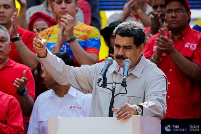 Мадуро заявил, что Венесуэла освобождается от доллара
