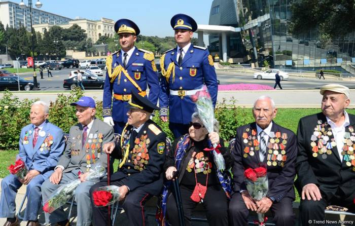 Азербайджанская общественность отмечает 74-ю годовщину Победы над фашизмом - ФОТО
