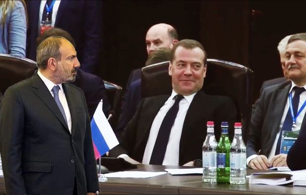 Как Медведев высмеял Пашиняна - ВИДЕО