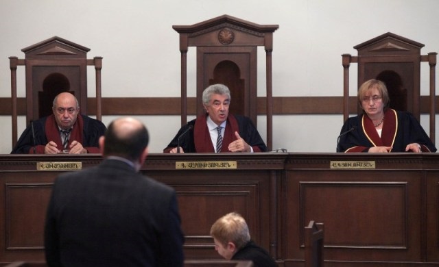 Первая кровь: армянский судья неудачно пошутил и теперь его ждет расправа
