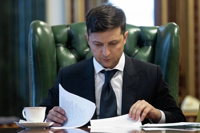 Зеленский считает, что депутаты почти уничтожили легитимность Рады
