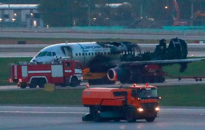 SSJ-100 вернулся в аэропорт перед катастрофой из-за потери связи и автопилота