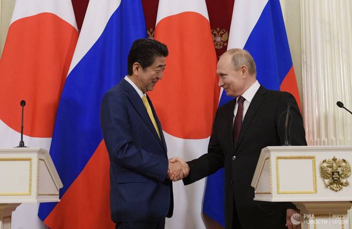 Абэ возлагает большие надежды на встречу с Путиным