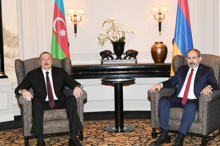 Президент Азербайджана провел в Брюсселе краткую встречу с Пашиняном по Карабаху