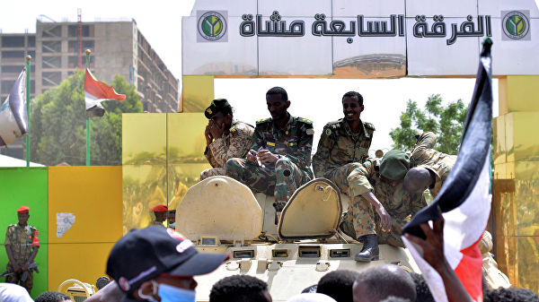В столице Судана военная полиция открыла огонь по протестующим