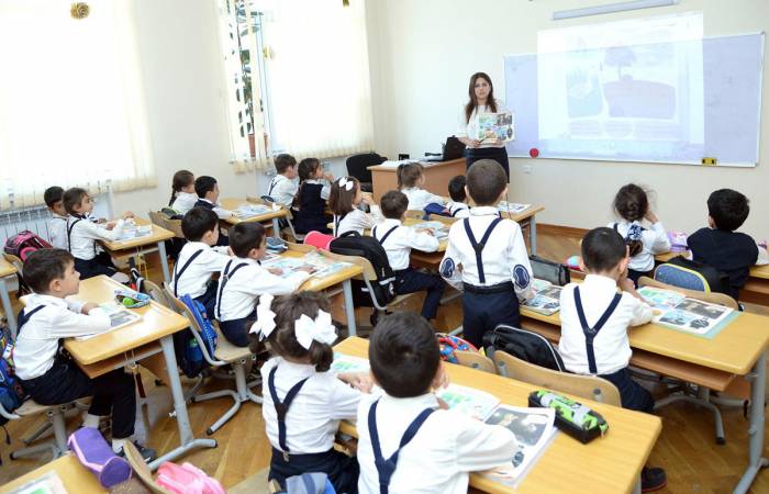 В Азербайджане обнародовано число первоклассников в новом учебном году
