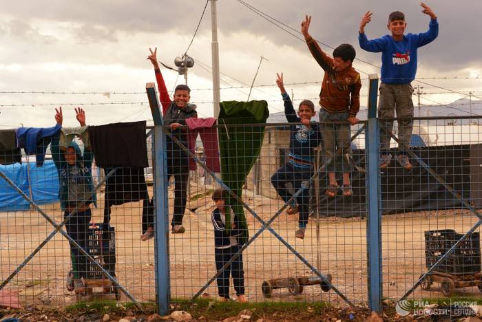 В Сирию за сутки вернулись почти 1,5 тысячи беженцев
