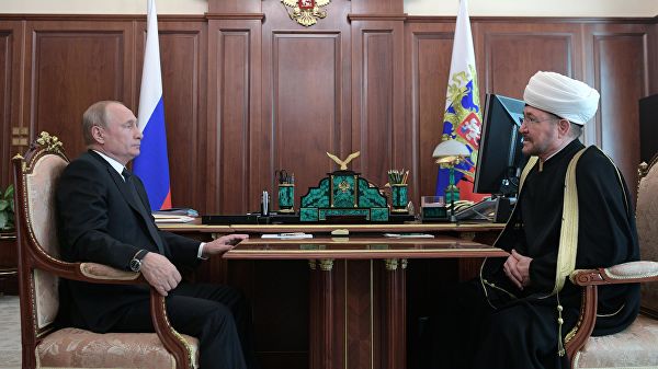 Путин в праздник Ураза-байрам встретился с председателем Совета муфтиев