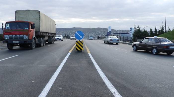 В "Закон о дорожном движении" Азербайджана будут включены два новых дорожных знака
