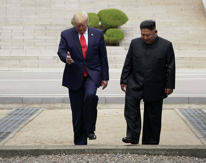 Япония поприветствовала встречу Трампа и Ким Чен Ына
