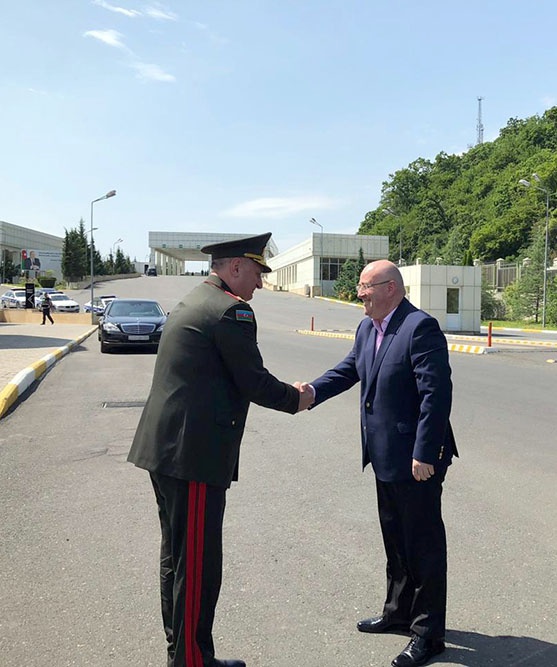 Начался визит министра обороны Грузии в Азербайджан
