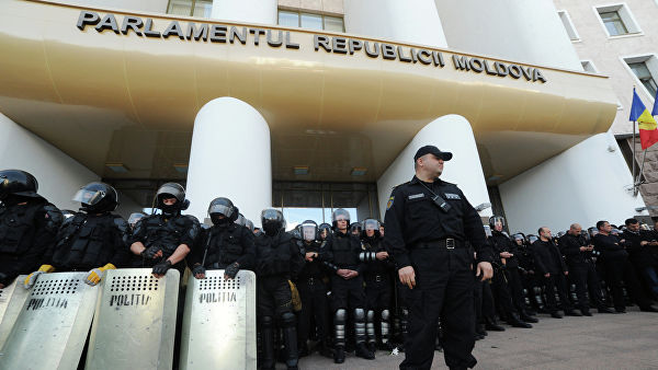 Полиция Молдавии усилила охрану возле госучреждений и диппредставительств