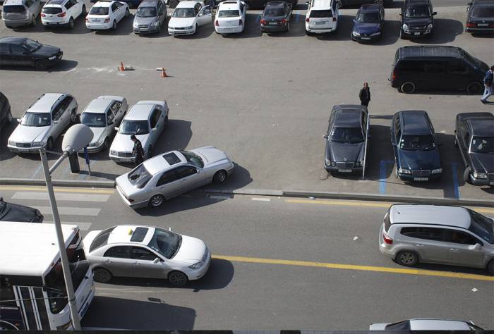 В Баку начинается эвакуация незаконно припаркованных автомобилей
