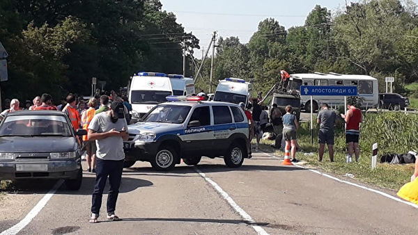 В Адыгее при столкновении поезда с бензовозом пострадали 15 человек