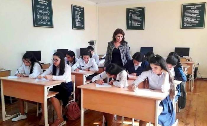 В Азербайджане около 30% старшеклассников учатся в специализированных классах
