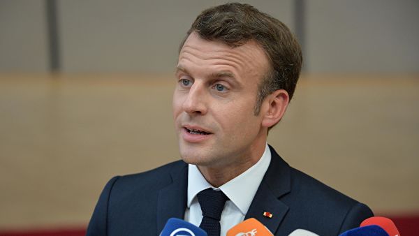 Франция против выхода России из Совета Европы, заявил Макрон