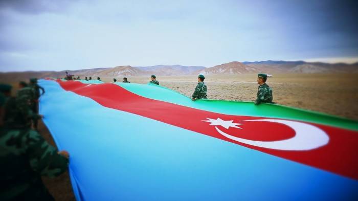 Азербайджанские пограничники провели шествие с государственным флагом Азербайджана