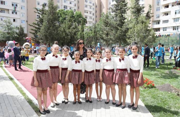 Лейла Алиева приняла участие в мероприятии в рамках проекта «Наш двор» - ФОТО
