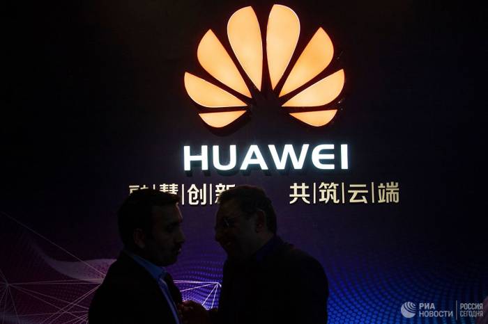 Bloomberg: Huawei сотрудничала с военными Китая
