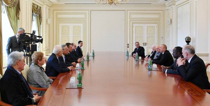 Ильхам Алиев принял делегацию Международного союза архитекторов - ФОТО