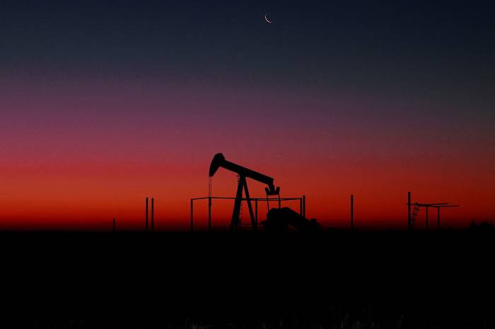 Эксперты назвали причины резкого падения цен на нефть
