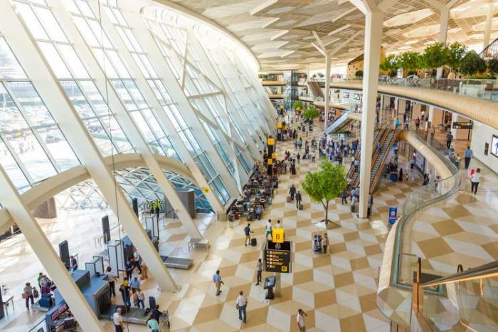 Азербайджанские аэропорты в этом году обслужили 2,4 млн. пассажиров
