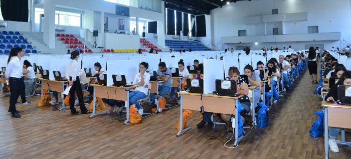 В Азербайджане регистрацию прошли 3 тыс. будущих директоров школ
