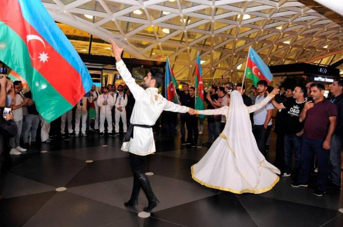 Азербайджанские борцы и боксеры, прибыли в Баку после II Евроигр
