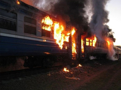В Баку загорелся железнодорожный вагон
