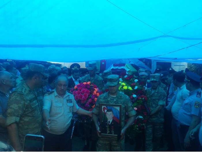 В Азербайджане похоронен погибший в результате несчастного случая военнослужащий
