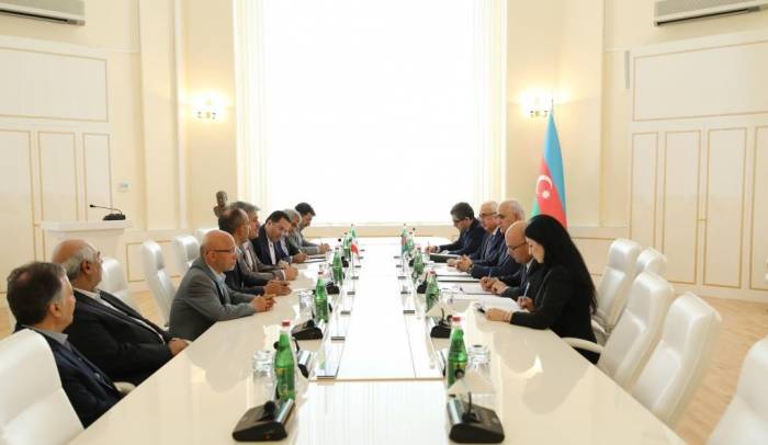 Иранская делегация встретилась с министром экономики Азербайджана
