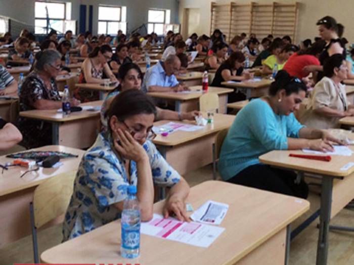 В Азербайджане продолжаются экзамены по приему на работу учителей 
