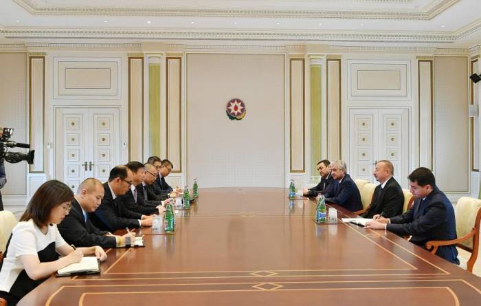 Ильхам Алиев принял делегацию ЦК Компартии Китая