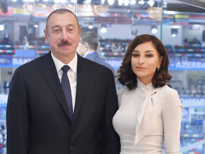 Ильхам Алиев и Мехрибан Алиева на церемонии торжественного открытия XV Европейского юношеского летнего олимпийского фестиваля - Прямая трансляция