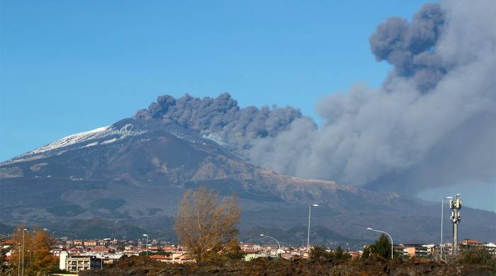 Россиянам посоветовали избегать поездки в Италию из-за активности вулкана Этна