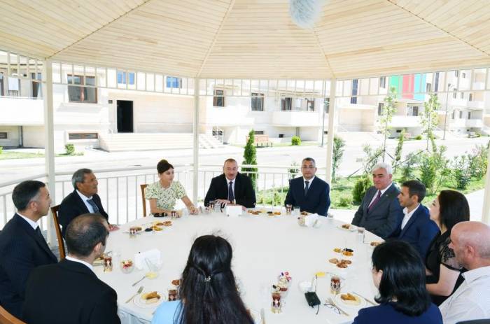 Президент Ильхам Алиев: В этом году будут построены новые квартиры, частные дома для семей вынужденных переселенцев