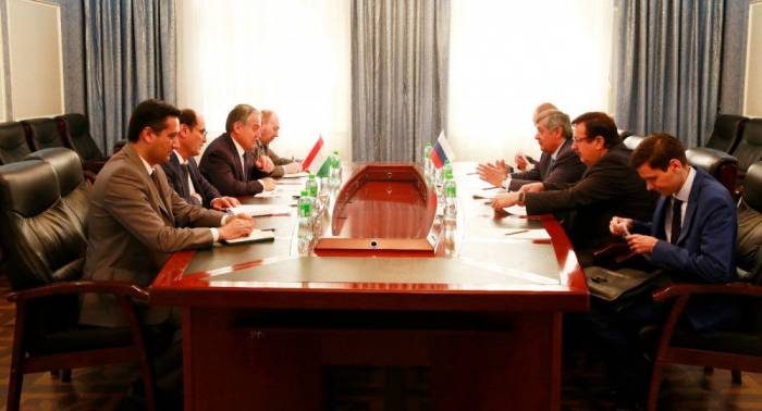 Министр иностранных дел Таджикистана провел встречу с Замиром Кабуловым