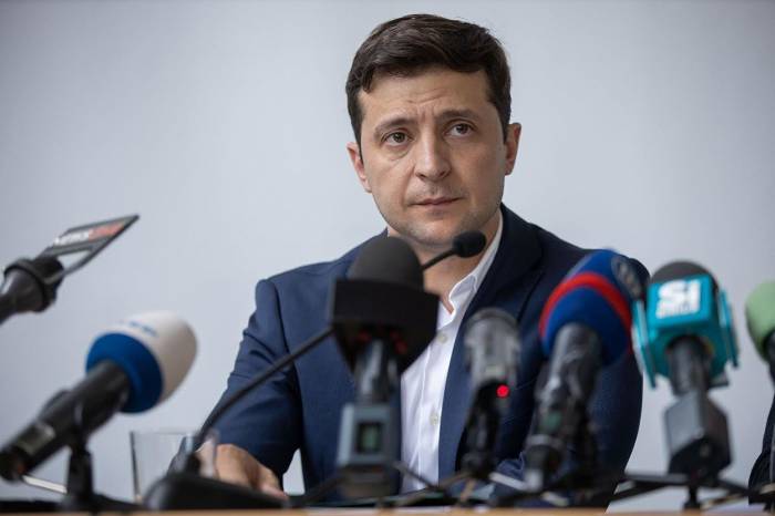 Зеленскому предложили перенести офис президента в Золотое в Донбассе
