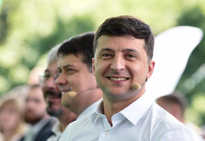 Опрос выявил лидерство партии Зеленского в парламентском рейтинге

