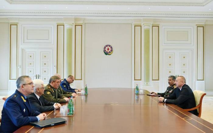 Ильхам Алиев принял делегацию под руководством начальника генштаба вооруженных сил России
