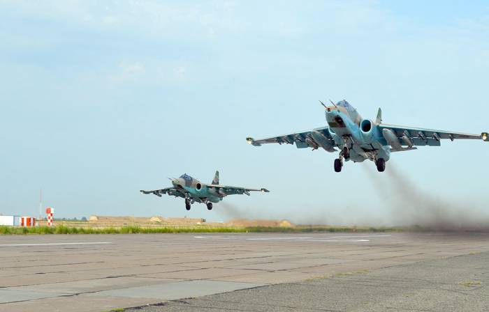 Азербайджанские штурмовики Су-25 провели летные тренировки с боевой стрельбой - ВИДЕО
