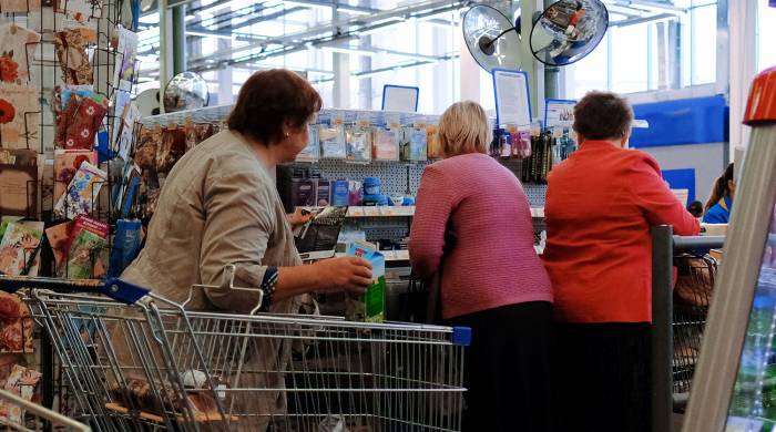 Средний магазинный чек россиян упал до минимума