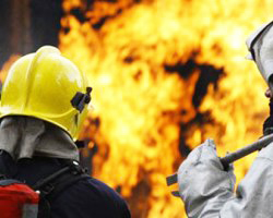 В тушении пожара в ТЦ "Садарак" участвовали и сотрудники полиции - ВИДЕО