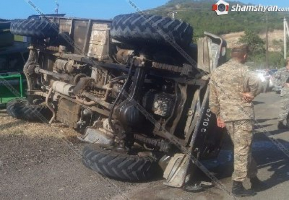 В Армении перевернулся армейский грузовик: 11 пострадавших
