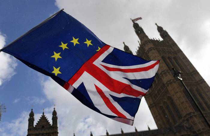 В Британии оппозиция договорилась не допустить Brexit без сделки
