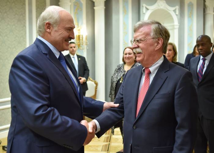 Зачем Болтон приезжал к Лукашенко в Минск?