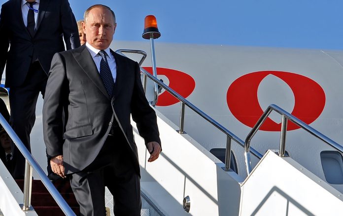 Путин прибыл с визитом во Францию
