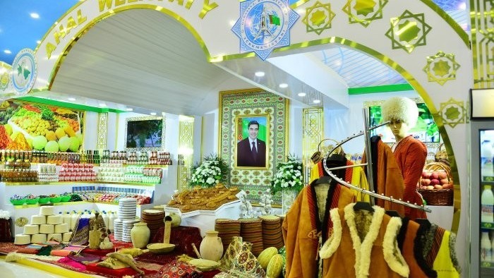 Туркменистан провёл выставку своей продукции в Иране
