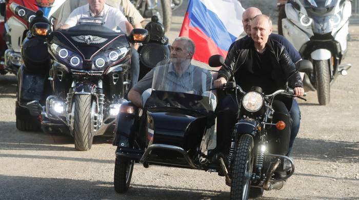 Путин на мотоцикле приехал на байк-шоу «Ночных волков» в Крыму