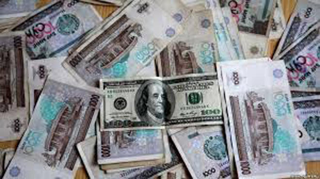 Курс доллара в Узбекистане впервые превысил 8,800 сума
